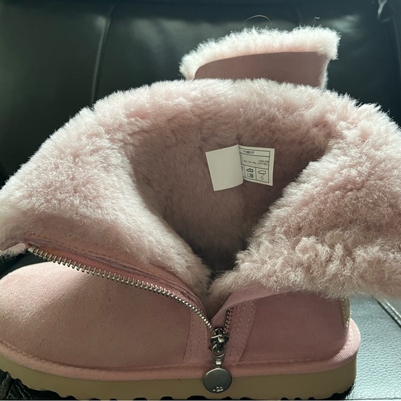 Women’s size 7 Ugg boots - Picture 6 of 8